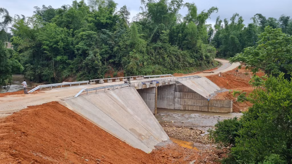 Toàn bộ 12 đường tràn qua suối được triển khai thay thế trong năm 2021 đã cơ bản hoàn thành.
