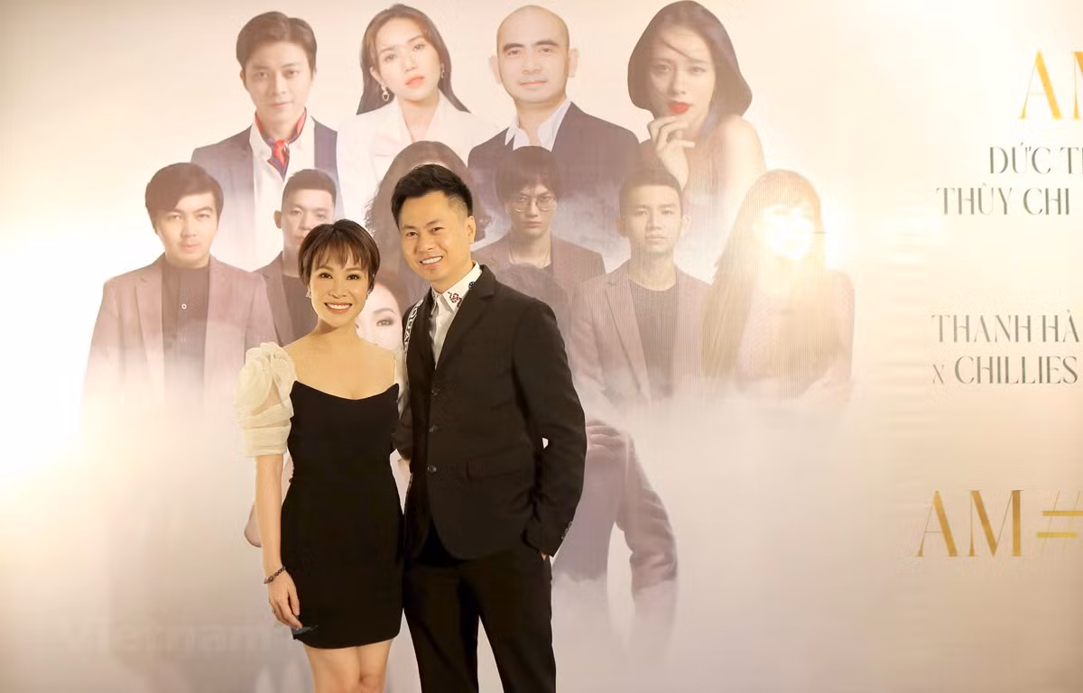 Ca sỹ Uyên Linh và nhạc sỹ Dương Cầm tại họp báo ra mắt chuỗi chương trình âm nhạc Amo La Musica. (Ảnh: PV/Vietnam+)