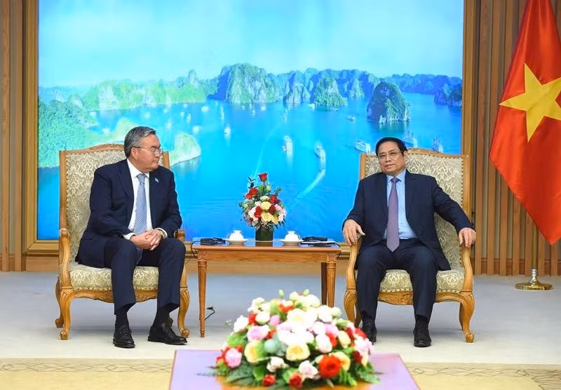 Thủ tướng Phạm Minh Chính tiếp Phó Thủ tướng, Bộ trưởng Ngoại giao Kazakhstan Mukhtar Tileuberdi. (Ảnh: TRẦN HẢI)