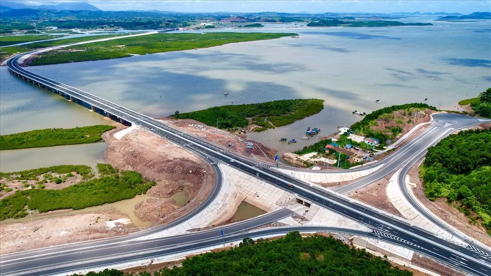 Cao tốc Vân Đồn - Móng Cái, đoạn Vân Đồn - Tiên Yên.