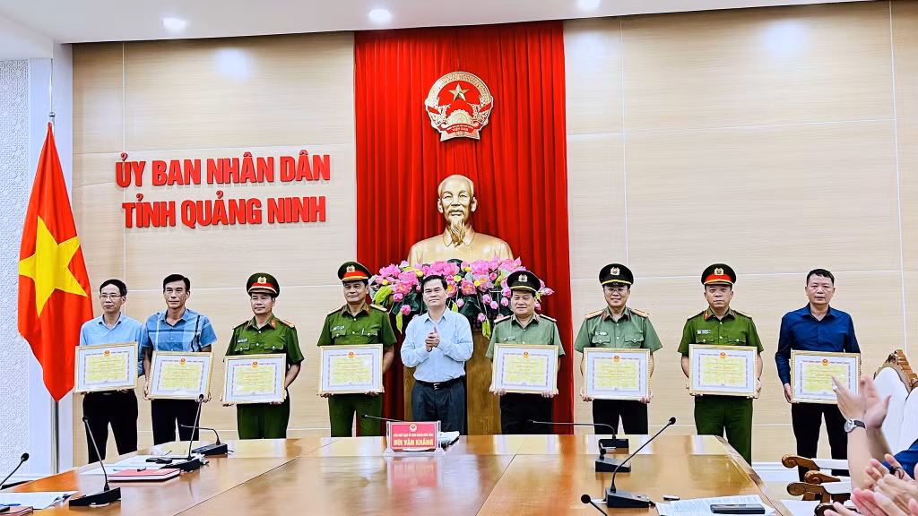 Các tập thể có thành tích xuất sắc trong việc thực hiện Nghị định số 83/2017/ND-CP ngày 18/7/2017 của Chính phủ được nhận Bằng khen của UBND tỉnh.
