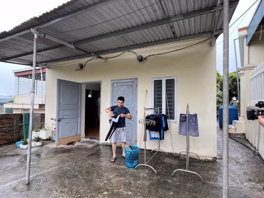 Vợ chồng anh Nguyễn Văn Hoàn và chị Nguyễn Hoàng Hoài Thương, công nhân Công ty TNHH MTV nến nghệ thuật AIDI Việt Nam đã được nhận tiền hỗ trợ thuê nhà cách đây 1 tuần.