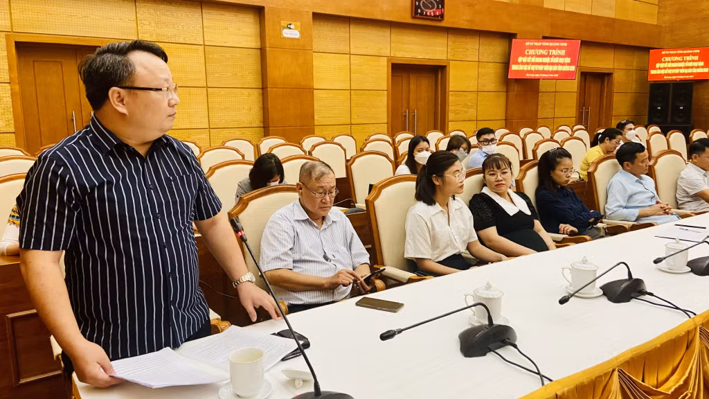 Đại diện Đoàn Luật sư tỉnh tham luận về các giải pháp nâng cao chất lượng hoạt động, vai trò tự quản của Đoàn Luật sư.