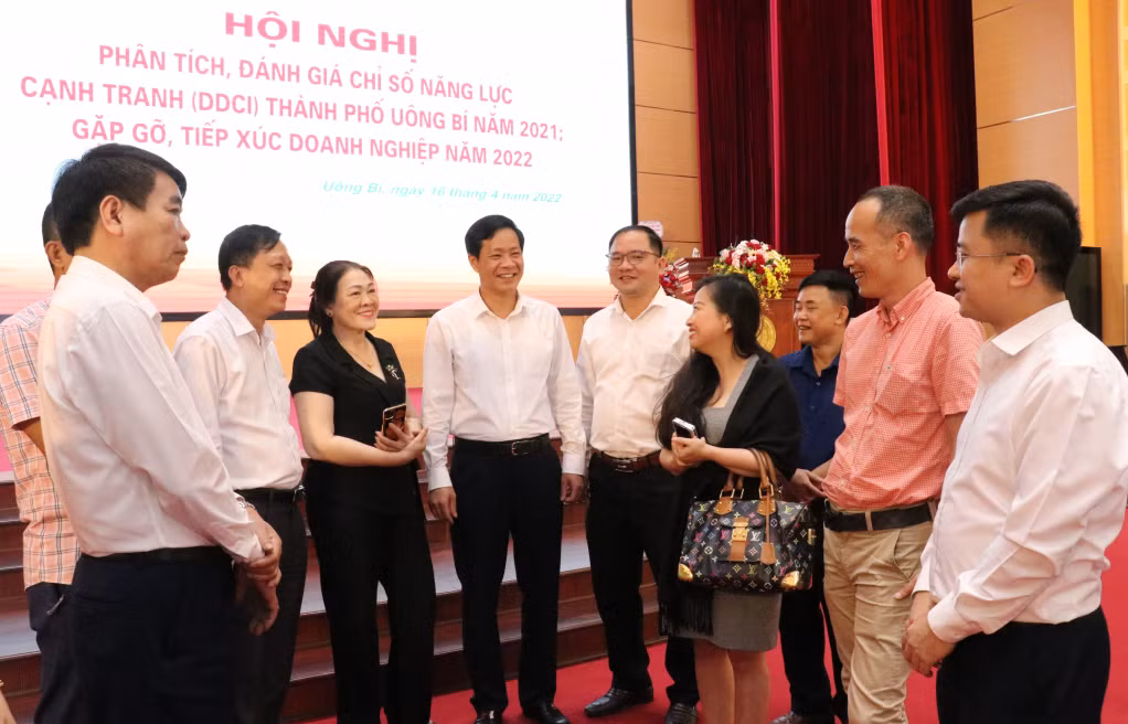 TP Uông Bí tổ chức hội nghị phân tích, đánh giá Chỉ số năng lực cạnh tranh (DDCI) năm 2021 và gặp gỡ, tiếp xúc doanh nghiệp năm 2022. Ảnh: Việt Hoa