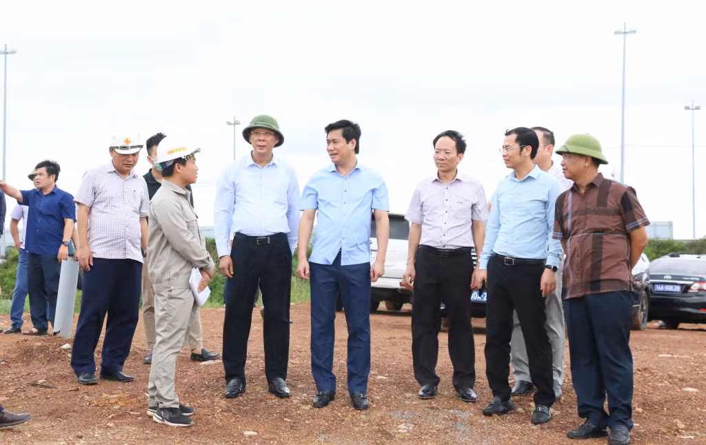 Chủ tịch UBND tỉnh khảo sát địa điểm chuẩn bị khởi công Dự án chế biến-chế tạo tại KCN Đầm Nhà Mạc.