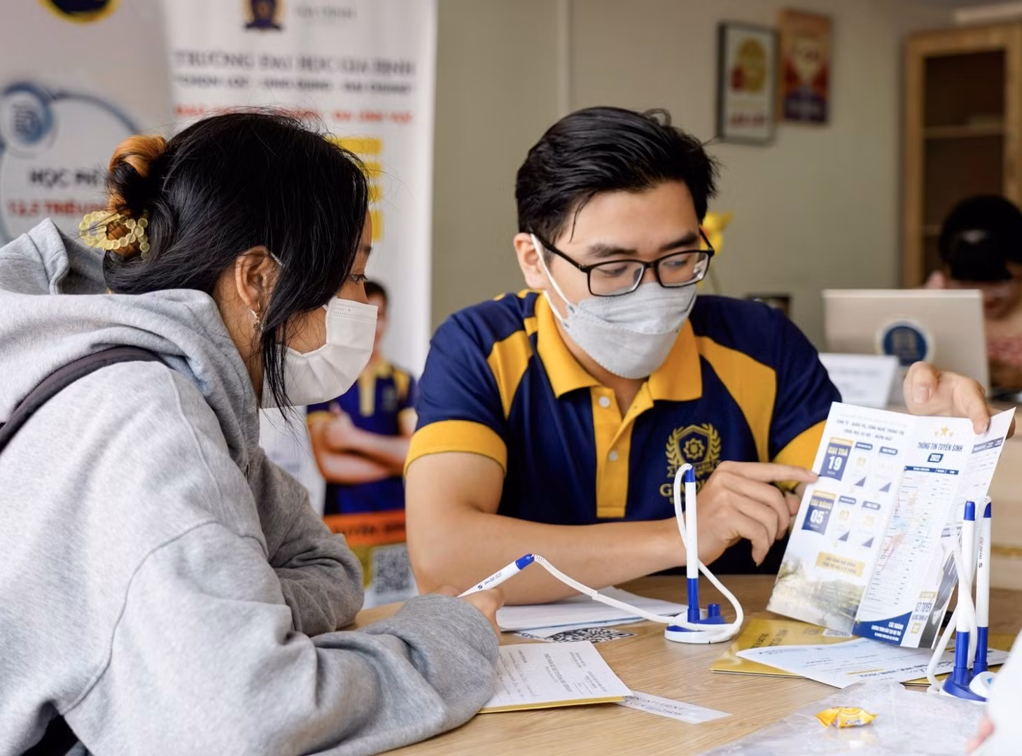 Thí sinh đăng ký xét tuyển đại học 2022. Ảnh: TL