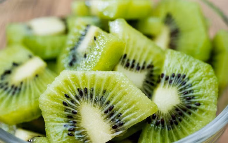 Kiwi không chỉ là kho vitamin C. (Ảnh minh họa)
