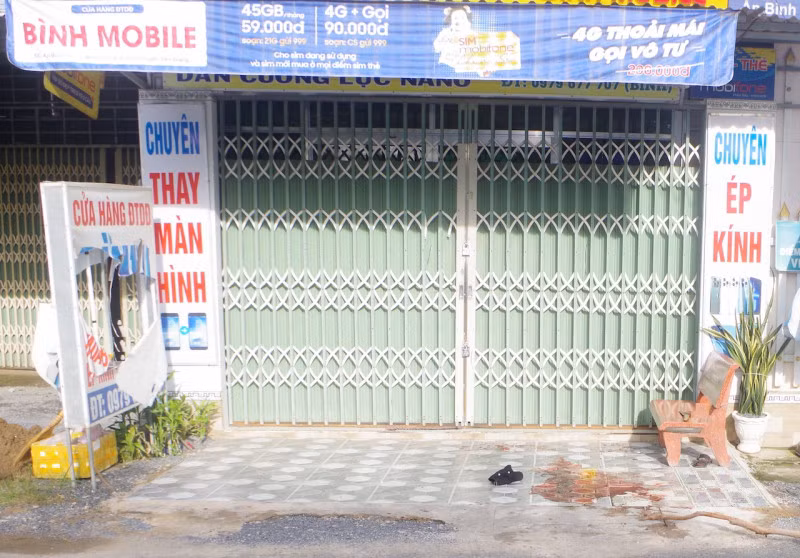 Khu vực cửa hàng điện thoại, nơi nạn nhân bị đâm tử vong.