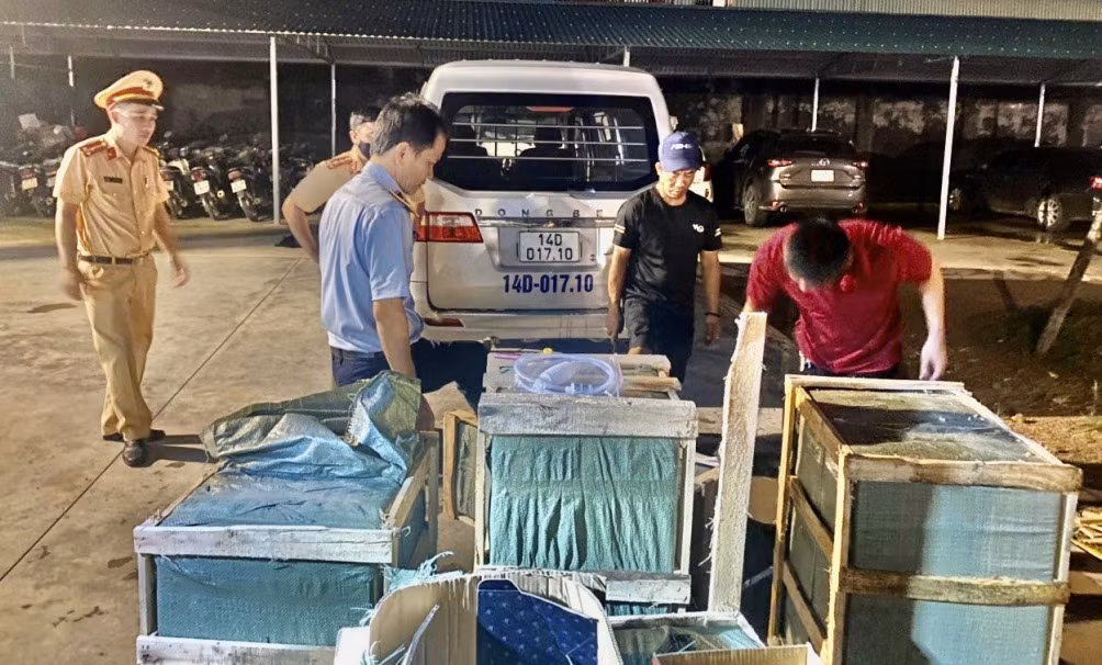 Đội QLTT số 4 đã phối hợp với lực lượng chức năng phát hiện xử lý đối tượng vận chuyển rượu nhập lậu qua mạng xã hội, tháng 7/2022.