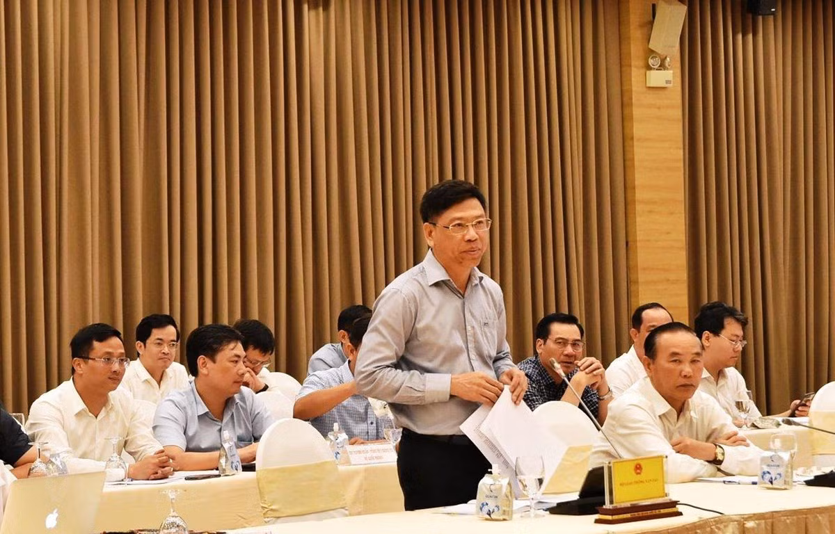 Thứ trưởng Bộ Giao thông Vận tải Nguyễn Xuân Sang trả lời câu hỏi tại buổi họp báo Chính phủ thường kỳ tháng Bảy. (Ảnh: PV/Vietnam+)