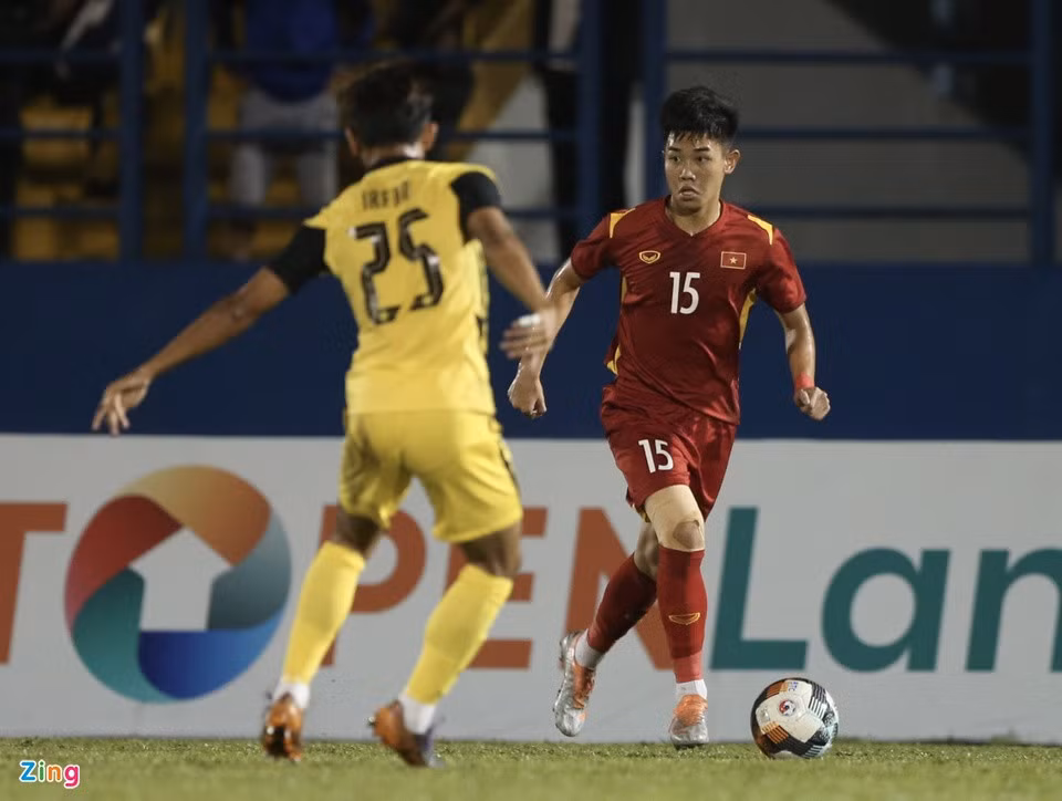 U19 Việt Nam thi đấu đầy chủ động trước đối thủ có sở trường phòng ngự phản công. Ảnh: Nguyên Khang.