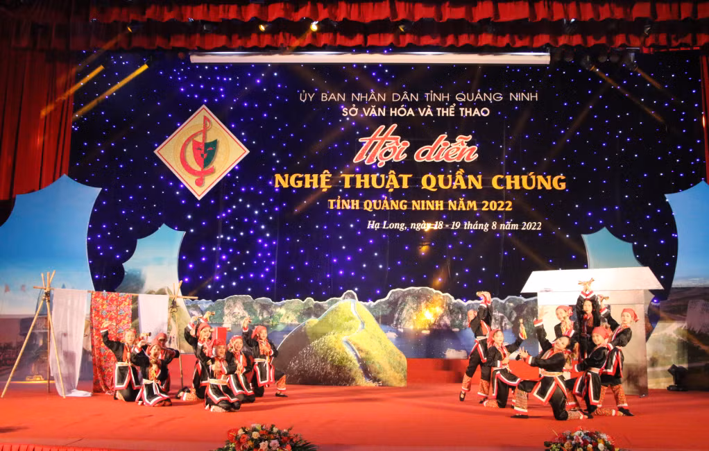 Khai mạc Hội diễn nghệ thuật quần chúng tỉnh Quảng Ninh năm 2022 ảnh 3
