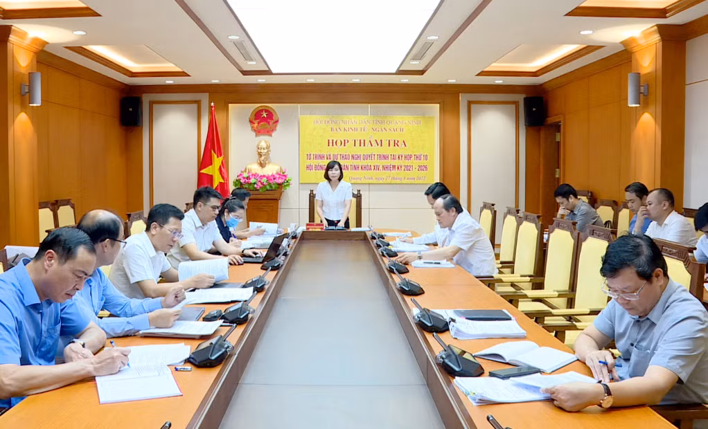 Quang cảnh cuộc họp.