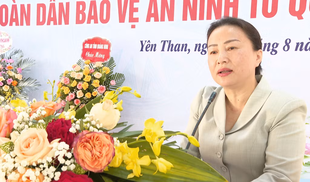 Đồng chí Vi Ngọc Bích, Ủy viên BTV Tỉnh ủy, Phó Chủ tịch Thường trực HĐND tỉnh phát biểu chỉ đạo tại Ngày hội.