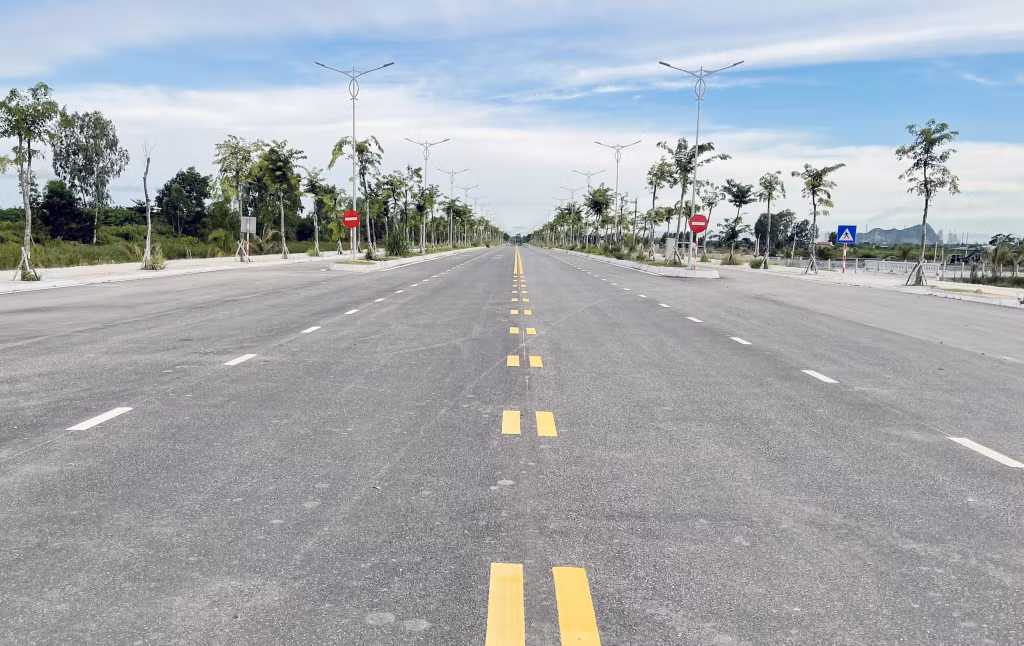 Tuyến đường Trần Hưng Đạo kéo dài đấu nối với tuyến đường tránh phía Nam TP Uông Bí (giai đoạn 1) đến nay đã hoàn thành 2,6km.
