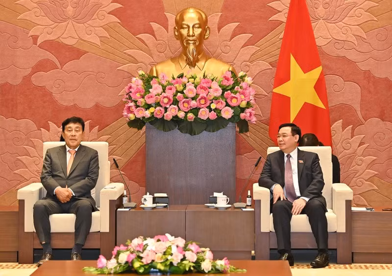 Chủ tịch Quốc hội Vương Đình Huệ phát biểu tại buổi tiếp ông Kim Jung Tai. (Ảnh Duy Linh)