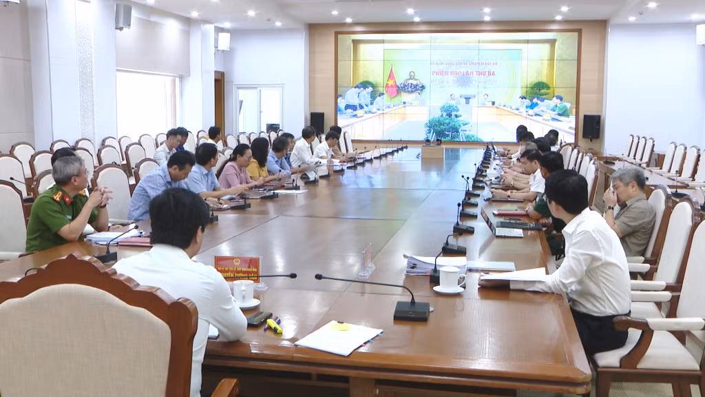 Quang cảnh phiên họp thứ 3 của Ủy ban Quốc gia về chuyển đổi số tại điểm cầu Quảng Ninh.