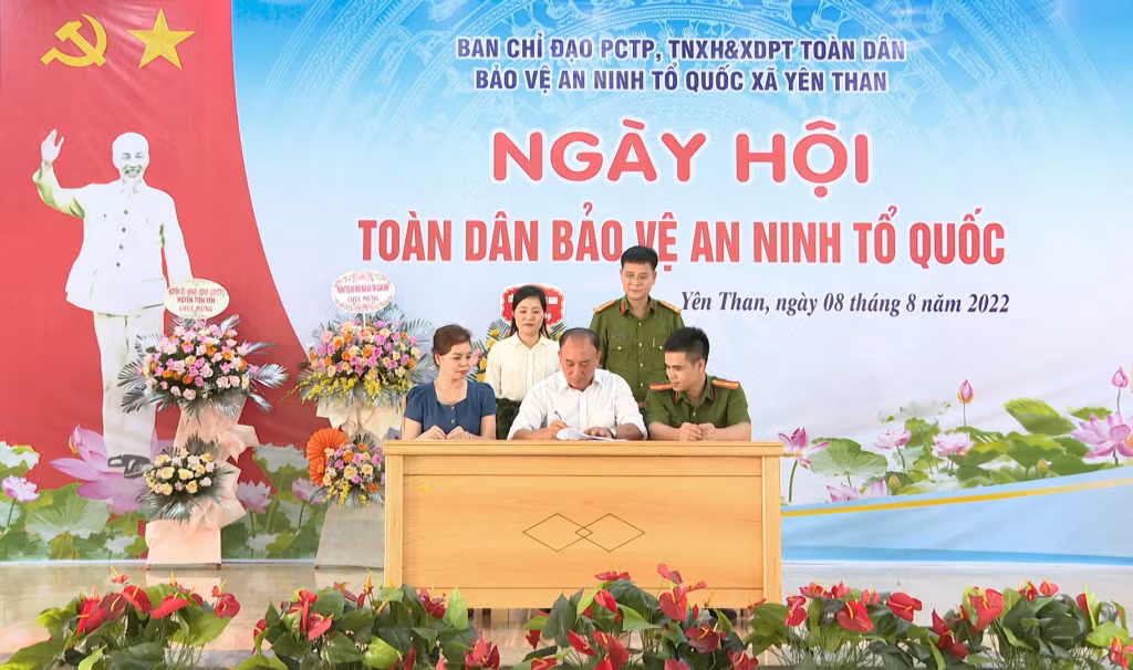 Ký giao ước thi đua giữa Ban Chỉ đạo phòng, chống tội phạm, tệ nạn xã hội và phong trào toàn dân bảo vệ an ninh Tổ quốc với trưởng khu dân cư và lãnh đạo các cơ quan đơn vị trên địa bàn xã Yên Than.