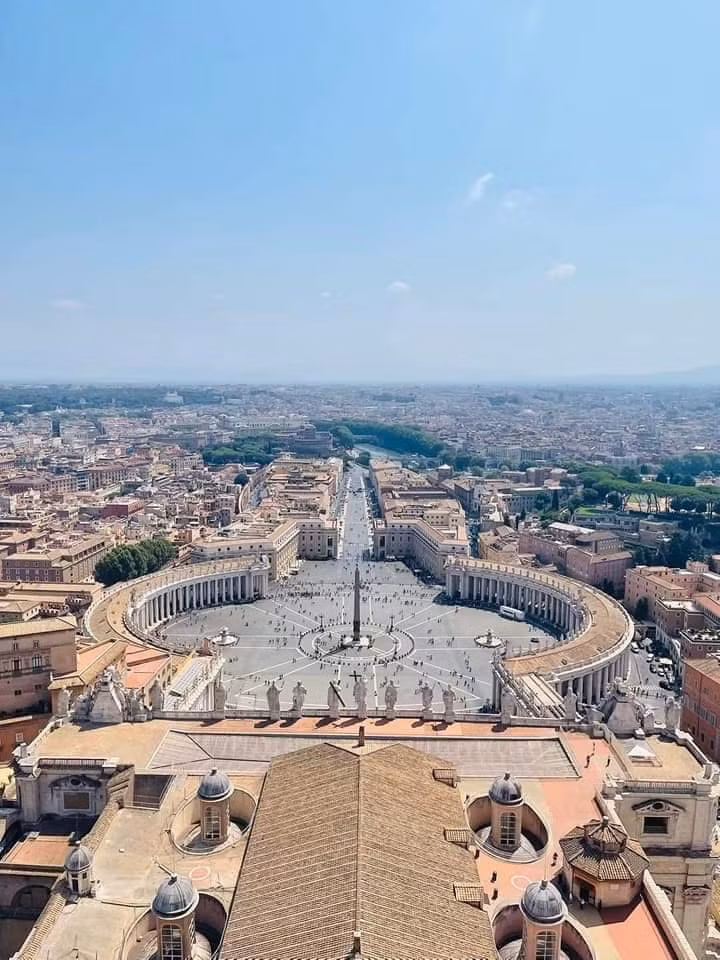 Khung cảnh Roma nhìn từ đỉnh tháp chuông nhà thờ Vatican (Ý).