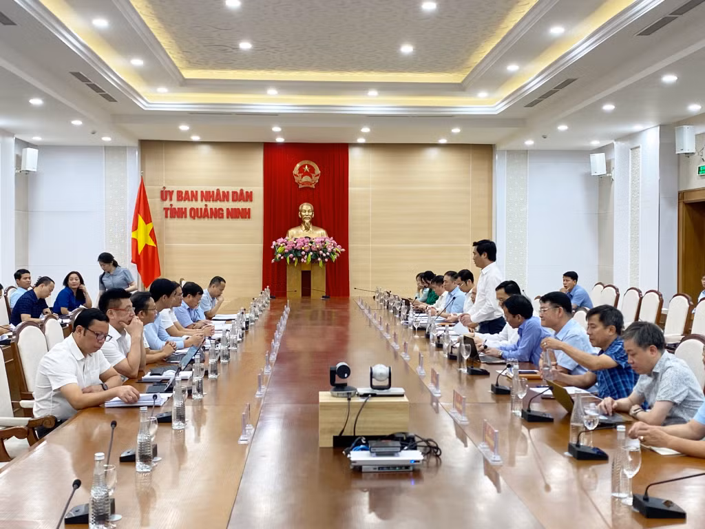 Quang cảnh buổi làm việc.