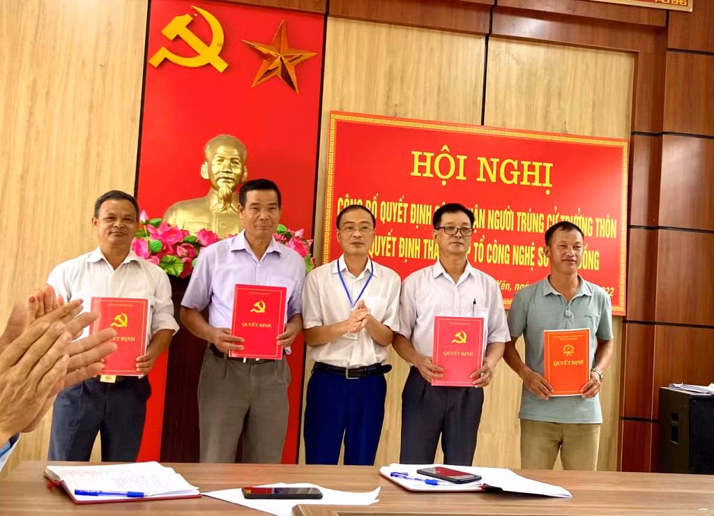 UBND xã Dực Yên tổ chức ra mắt, công bố hoạt động của 4 tổ công nghệ số cộng đồng.