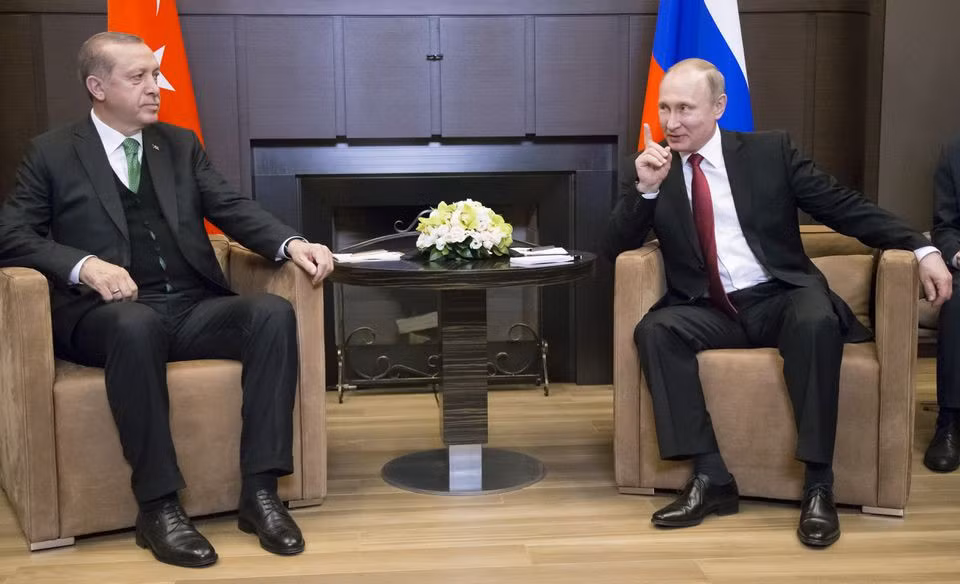 Tổng thống Nga Vladimir Putin (phải) trong một cuộc gặp với người đồng cấp Thổ Nhĩ Kỳ Tayyip Erdogan. Ảnh: Reuters