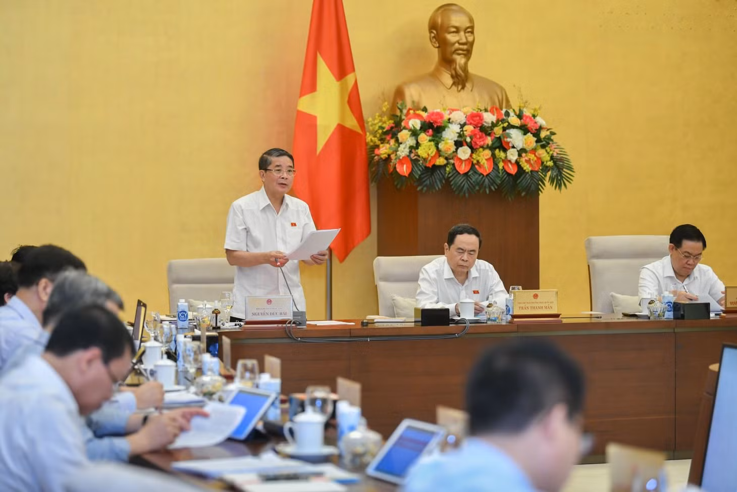 Phó Chủ tịch Quốc hội Nguyễn Đức Hải điều hành phiên họp.
