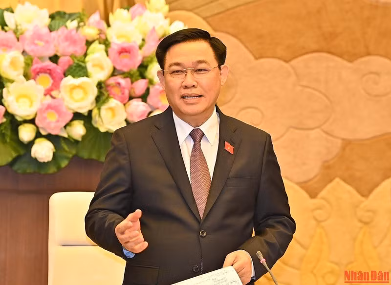 Chủ tịch Quốc hội Vương Đình Huệ phát biểu tại buổi gặp mặt.