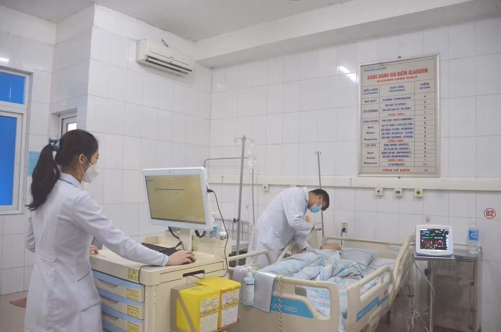 Bệnh viện Bãi Cháy đưa nhiều thiết bị y tế thông minh vào sử dụng, hỗ trợ các y, bác sĩ trong hoạt động khám, chữa bệnh.