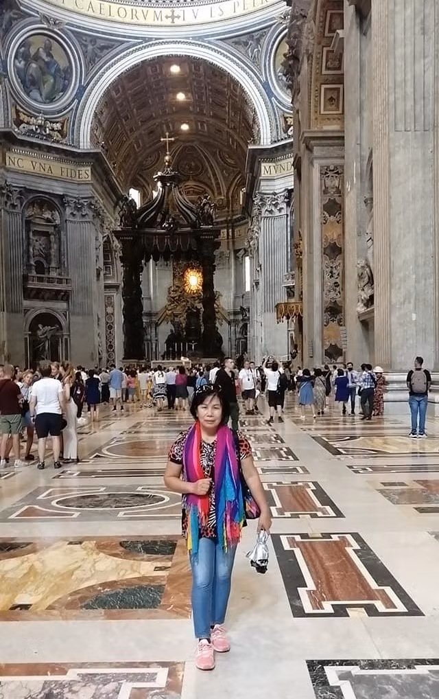 Tác giả trong thánh đường Vatican.