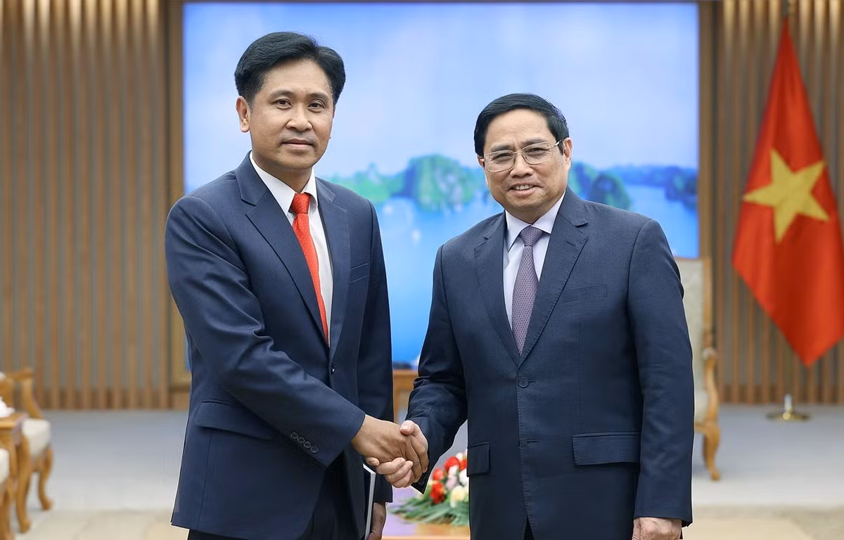 Thủ tướng Phạm Minh Chính tiếp Bộ trưởng Bộ Tư pháp Lào Phayvy Xibualypha. (Ảnh: Dương Giang/TTXVN)