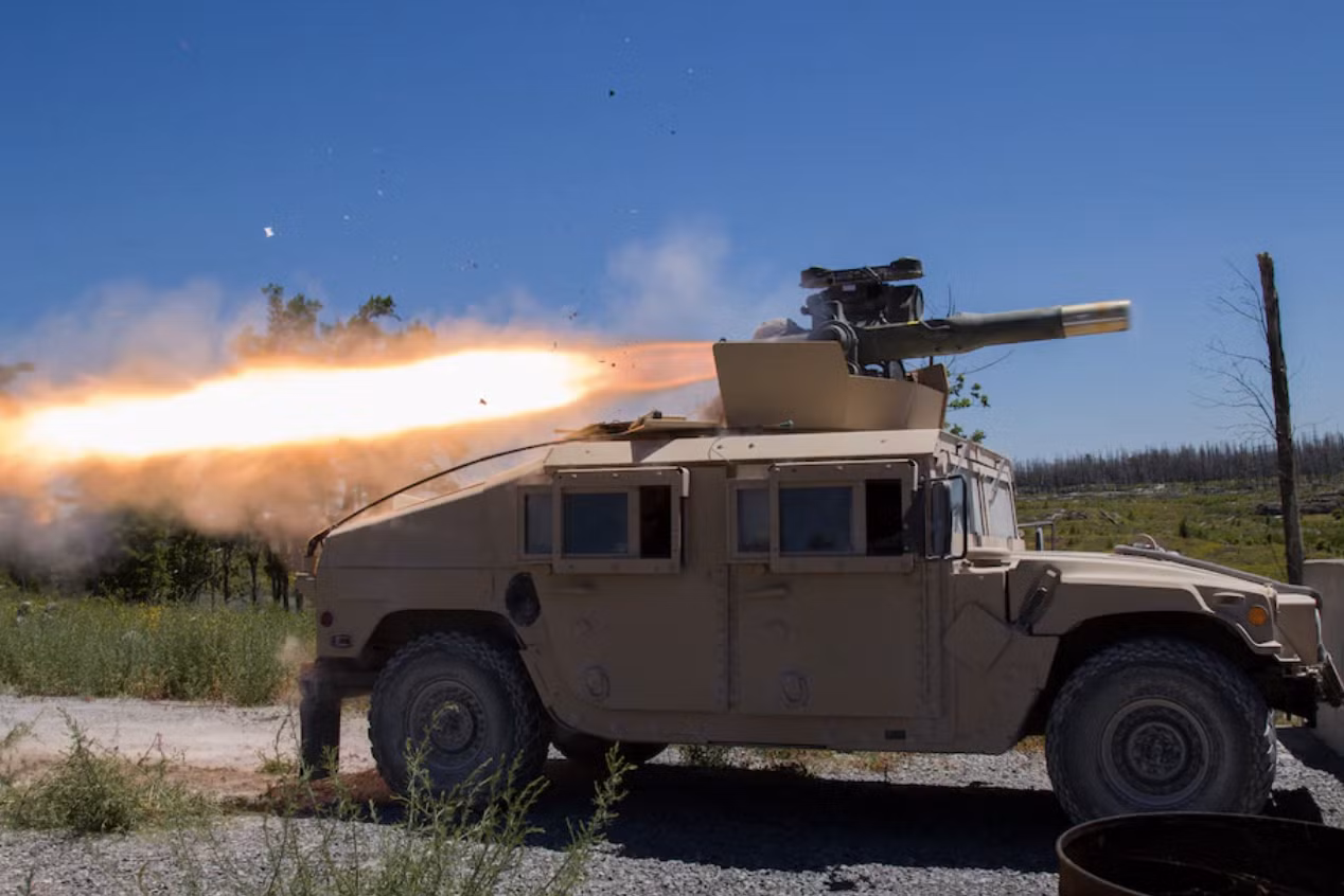 Các binh sĩ Mỹ trong Lực lượng Vệ binh Quốc gia bang Vermont bắn tên lửa TOW từ một chiếc Humvee vào năm 2017. Ảnh: Vệ binh Quốc gia Mỹ