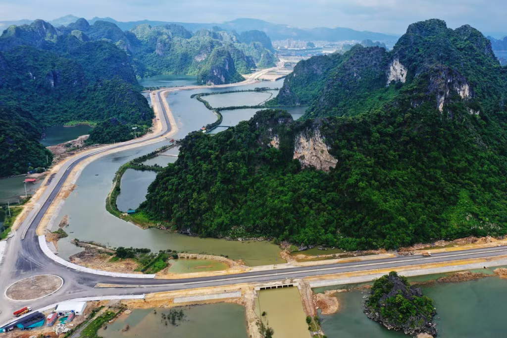 Đường bao biển Hạ Long - Cẩm Phả đã cơ bản hoàn thành các hạng mục nền đường.