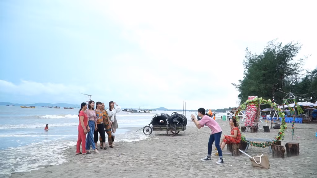 Bãi biển Trà Cổ có nhiều góc chụp ảnh cho du khách.