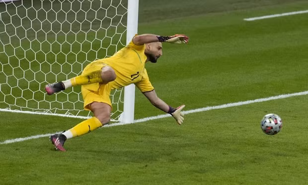 Ronaldo gianh Vua pha luoi, thu mon Italy xuat sac nhat EURO 2020 hinh anh 2