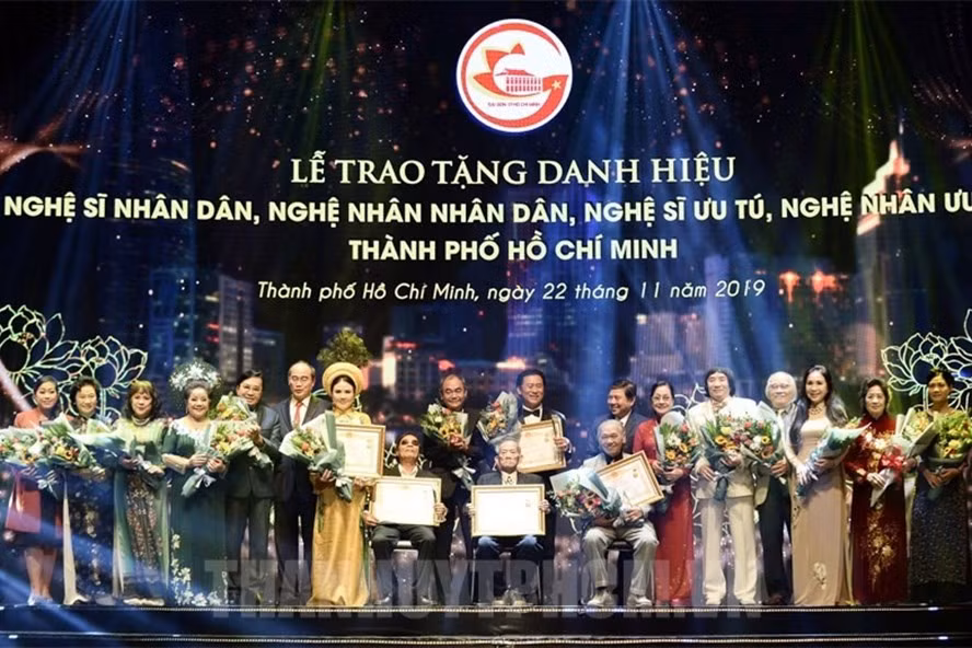 Lễ trao tặng danh hiệu NSND, NSƯT tại TP.Hồ Chí Minh năm 2019. Ảnh: TL