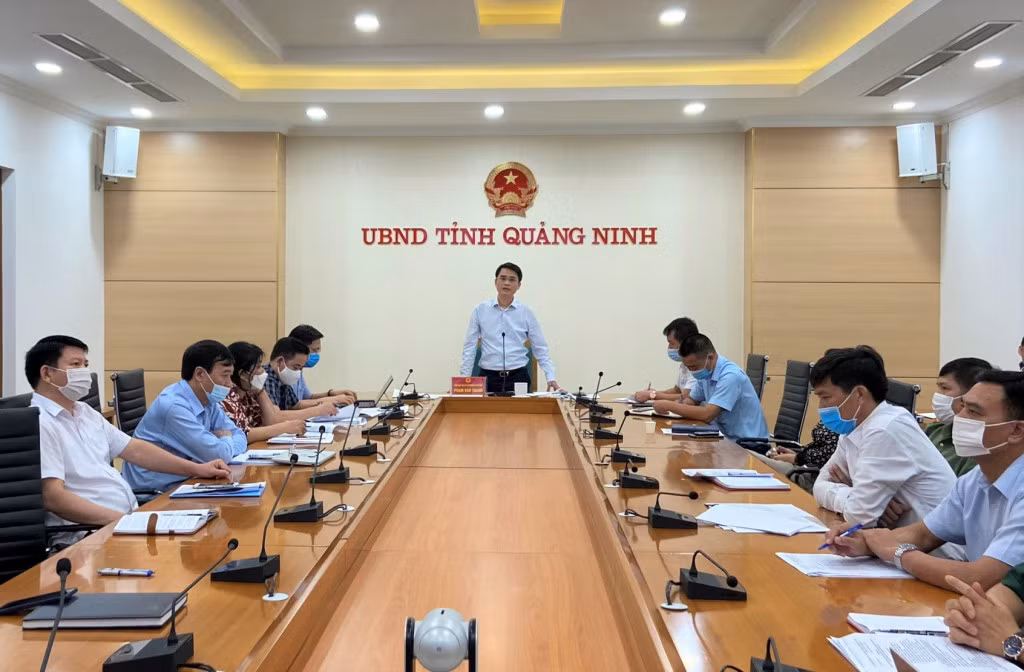 Phó Chủ tịch UBND tỉnh Phạm Văn Thành phát biểu tại hội nghị.