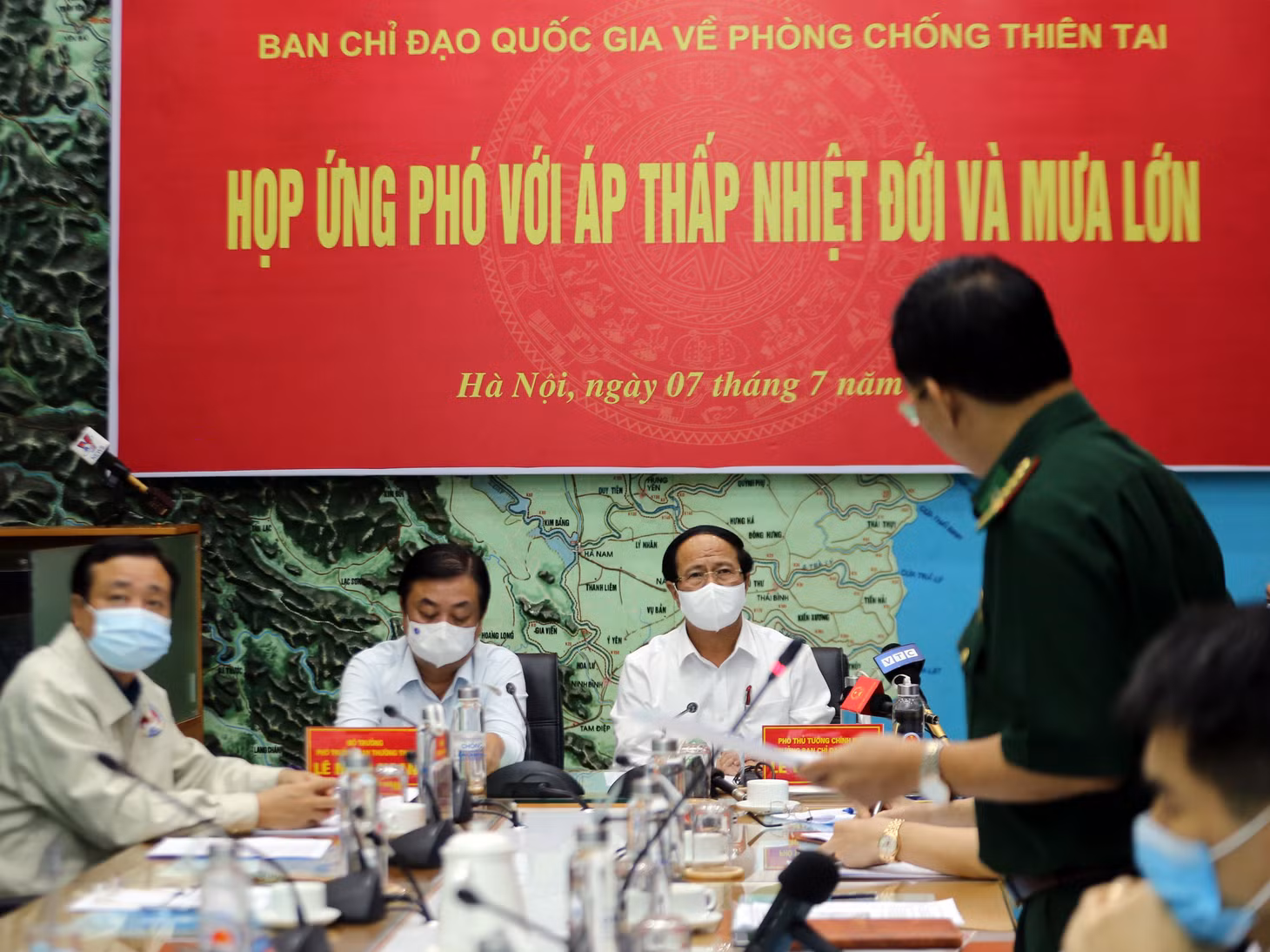 Đại diện Bộ đội Biên phòng báo cáo, 264.272 chiến sĩ, 1.979 phương tiện ứng trực sẵn sàng công tác tìm kiếm cứu nạn, khắc phục hậu quả thiên tai - Ảnh VGP/Đức Tuân
