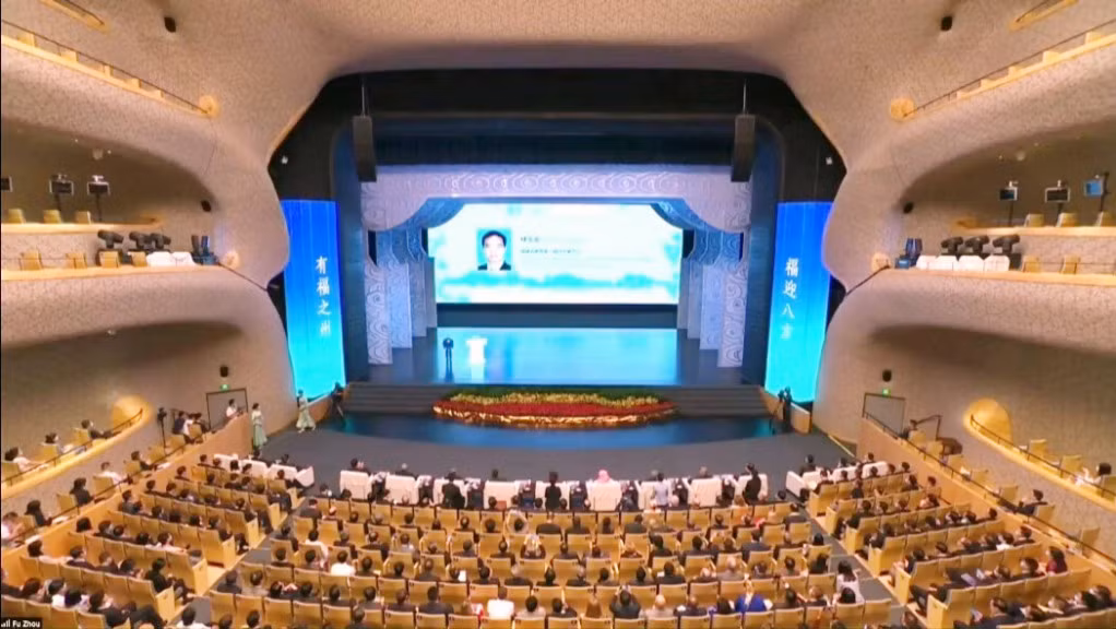 Quang cảnh kỳ họp trực tuyến