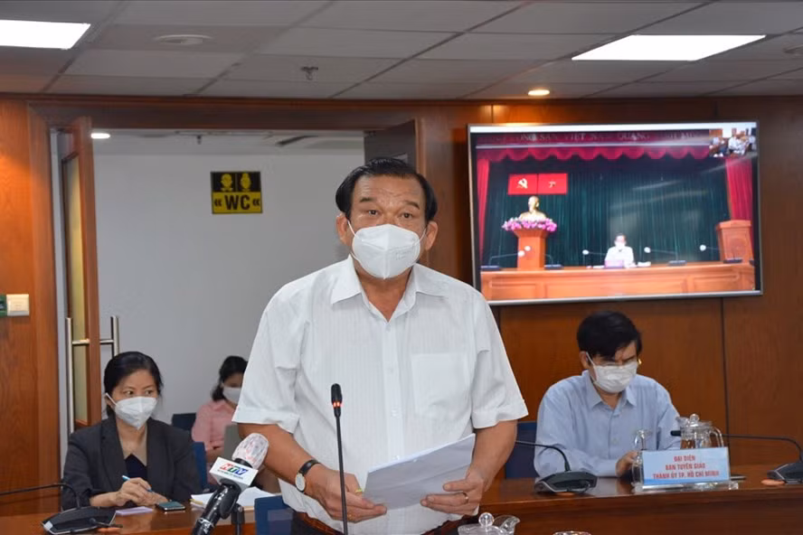 Ông Lê Minh Tấn thông tin tại họp báo về số ca mắc COVID-19 tại cơ sở cai nghiện ma túy Bố Lá. Ảnh: Huyên Nguyễn