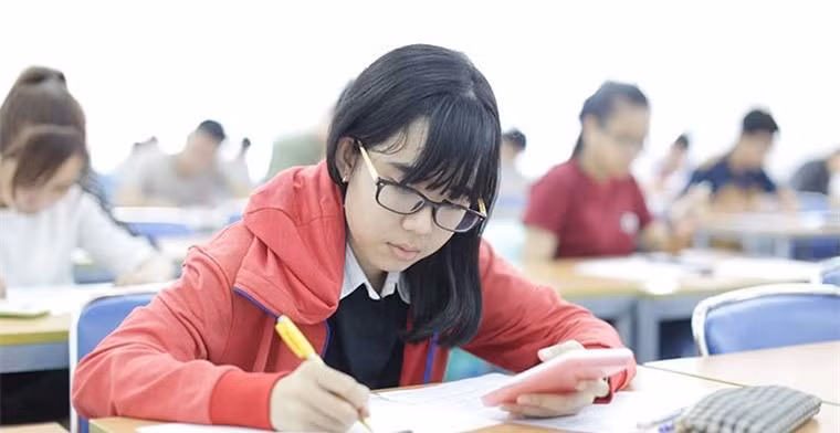 Cách giúp sĩ tử có đôi mắt luôn khỏe mạnh suốt mùa thi