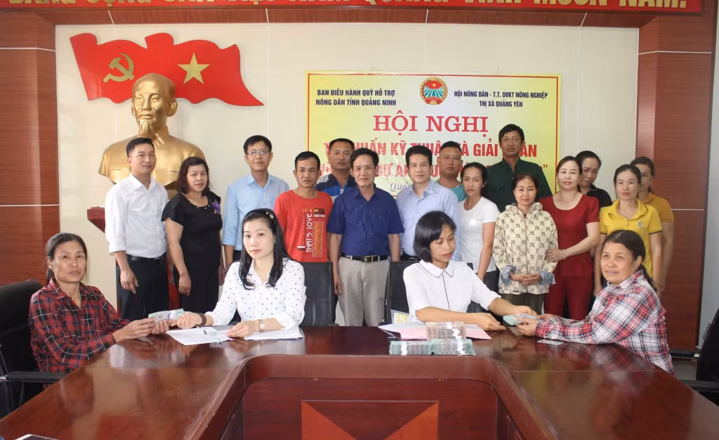 HND tỉnh phối hợp với HND TX Quảng Yên tập huấn kỹ thuật và giải ngân vốn vay Dự án "Nuôi hà đại dương" cho nông dân xã Hoàng Tân, tháng 4/2021.