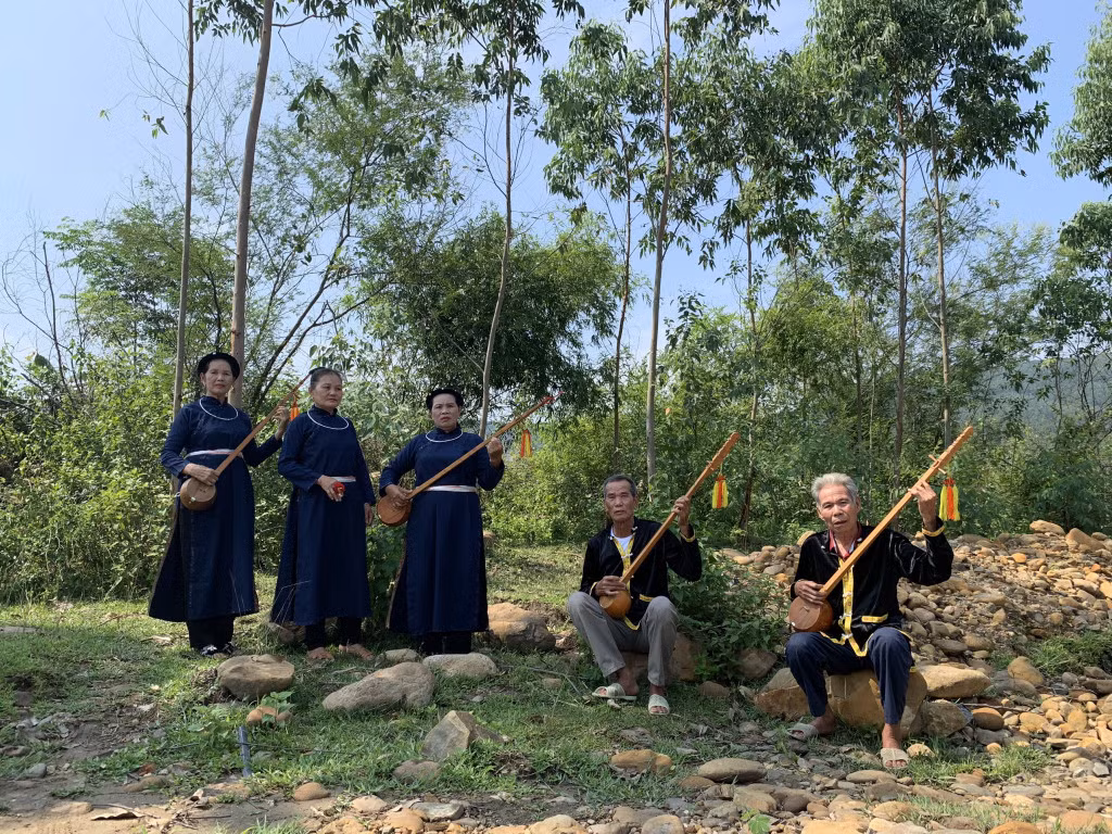 Việc khôi phục, bảo tồn hát then, đàn tính ở xã Tràng Lương đã góp phần không nhỏ trong việc gìn giữ những nét văn hóa độc đáo của cộng đồng dân tộc Tày, ở cửa ngõ phía Tây của tỉnh Quảng Ninh.