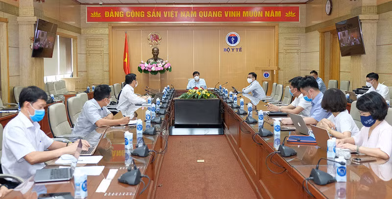 Bộ trưởng Bộ Y tế Nguyễn Thanh Long và các đại biểu tại điểm cầu Bộ Y tế. Ảnh: Trần Minh