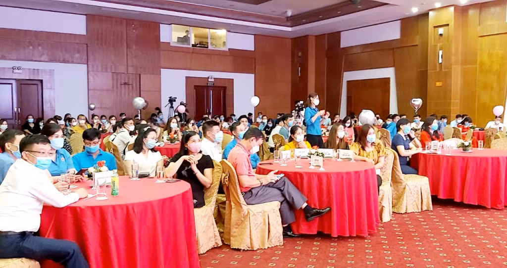 Các đại biểu tham gia chương trình Kết nối trái tim.