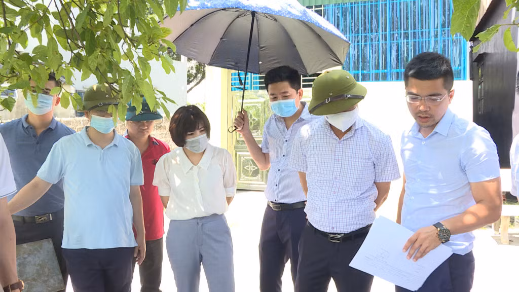 Đoàn công tác khảo sát tại dự án nhóm nhà ở tại phường Hà Khẩu.