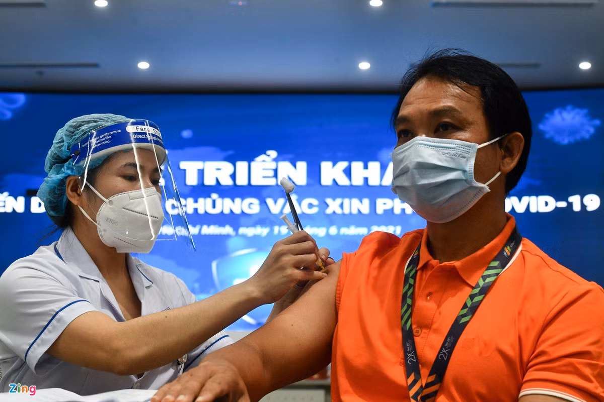 nhom uu tien tiem vaccine anh 2