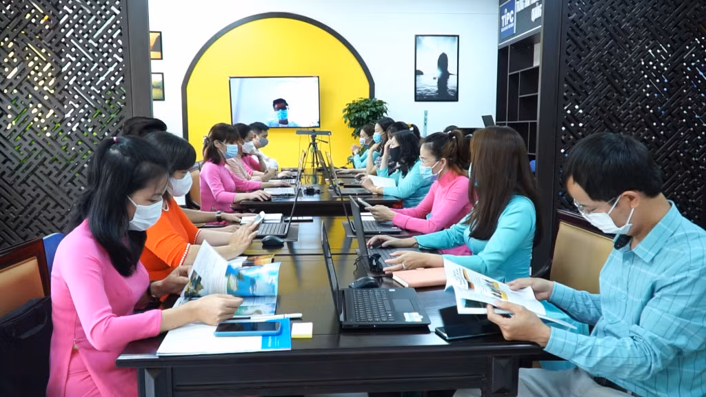 Trung tâm thông tin xúc tiến du lịch (Sở Du lịch Quảng Ninh) và Trung tâm lữ hành Heritage học trực tuyến nâng cao chất lượng sản phẩm với đối tác TST Tourist (TP Hồ Chí Minh).
