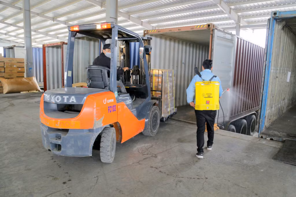 Các doanh nghiệp XNK trên địa bàn TP Móng Cái tiếp tục nỗ lực duy trì hoạt động sản xuất kinh doanh song song với các biện pháp phòng, chống dịch.