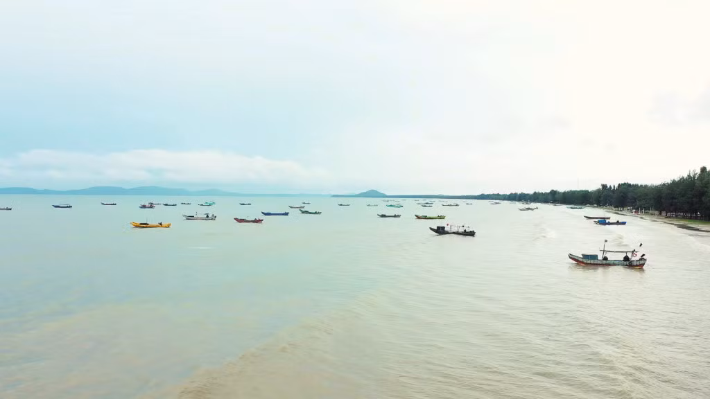 Biển Trà Cổ lộng gió và thơ mộng.